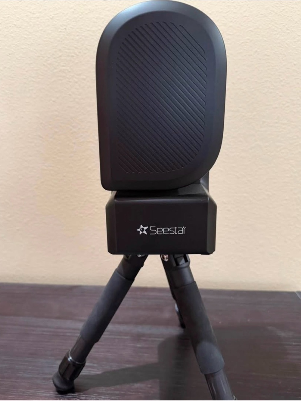 Seestar Compact Black Desktop Tripod Speaker Mount